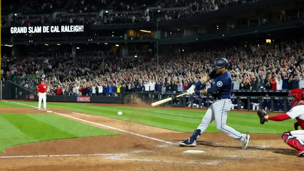 Grand Slam de Cal Raleigh afunda de vez a temporada dos Reds
